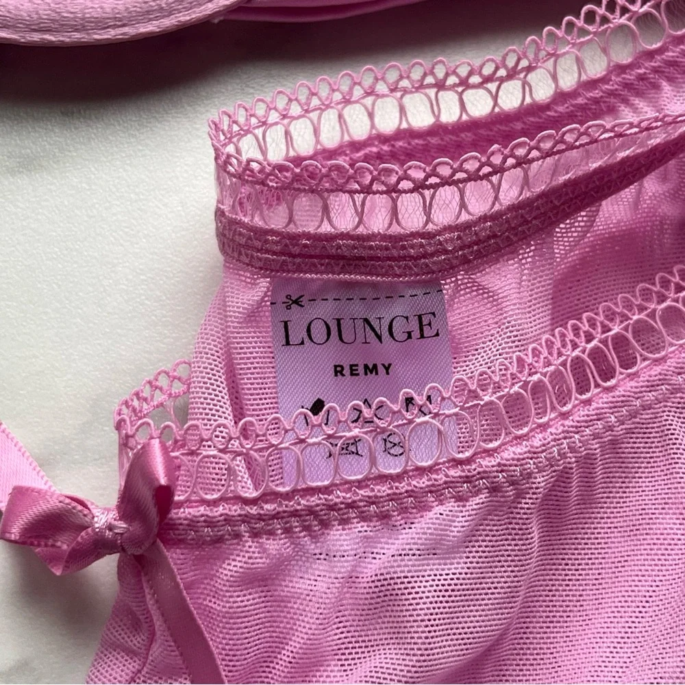 Lounge Valentine’s Day set - Picture 2 of 3